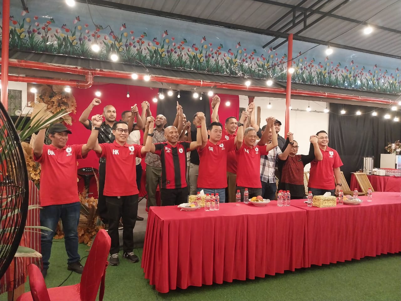 Angin Segar di Persipura! Owen Rahadian dan Ricardo Salampessy Siap Bangkitkan Tim 7 WhatsApp Image 2025 05 27 at 07.57.31