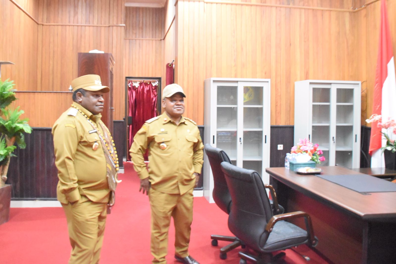 Bupati Puncak Jaya Gunakan Teknologi Knock Down untuk Bangunan Rusak 4 WhatsApp Image 2025 07 22 at 14.21.48