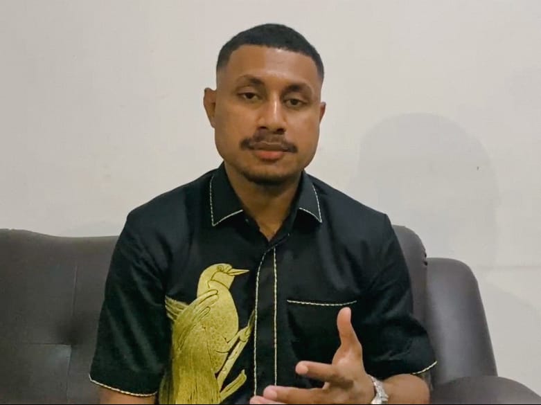 Anggota DPR Papua Klarifikasi: Akun Facebook Atas Namanya Adalah Tipuan 7 WhatsApp Image 2025 10 06 at 22.49.531