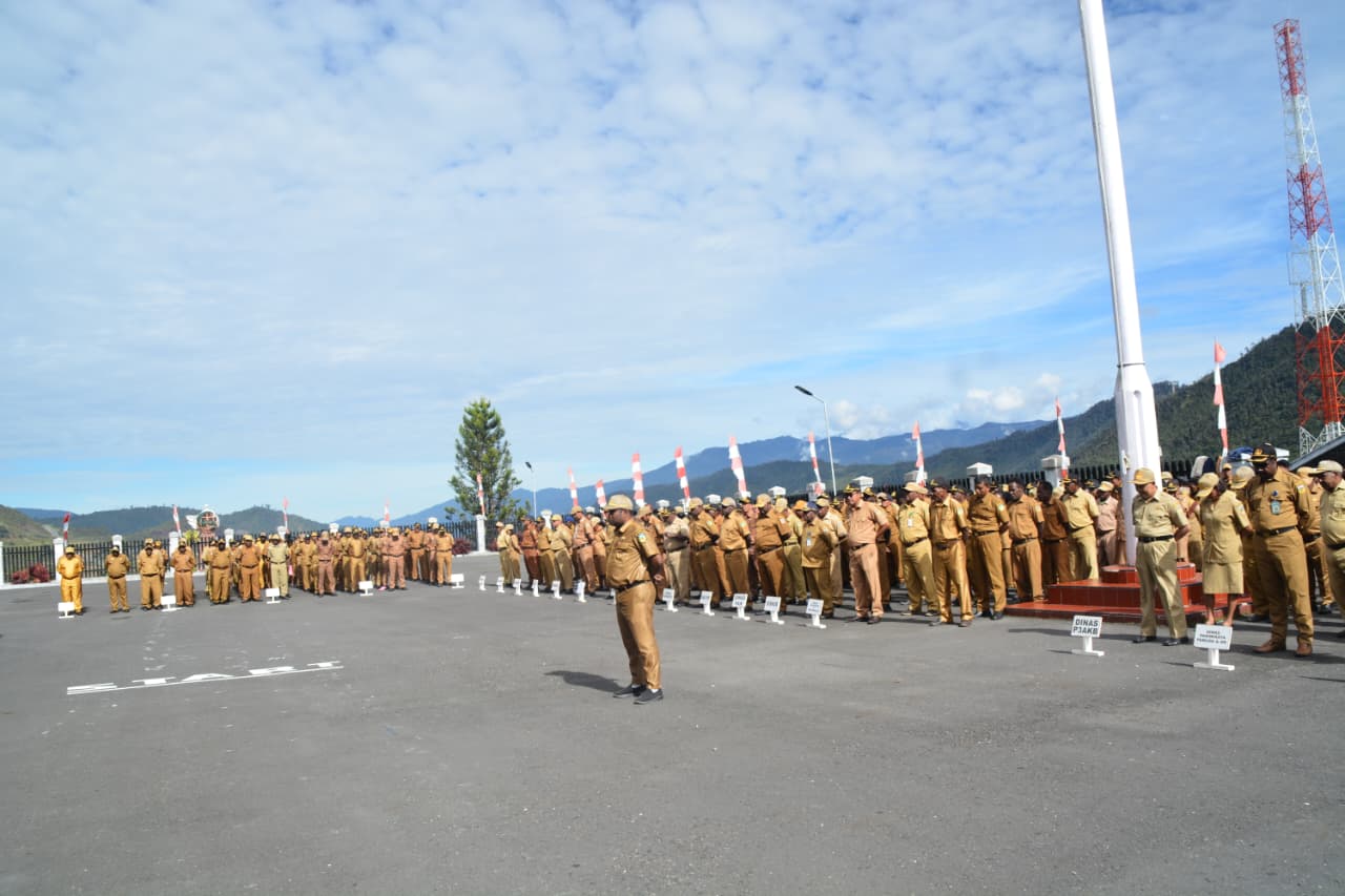 Wakil Bupati Mus Kogoya Pimpin Apel Anti-Miras, Tegaskan Sanksi Berat bagi Pelanggar 1 WhatsApp Image 2025 10 13 at 13.52.59