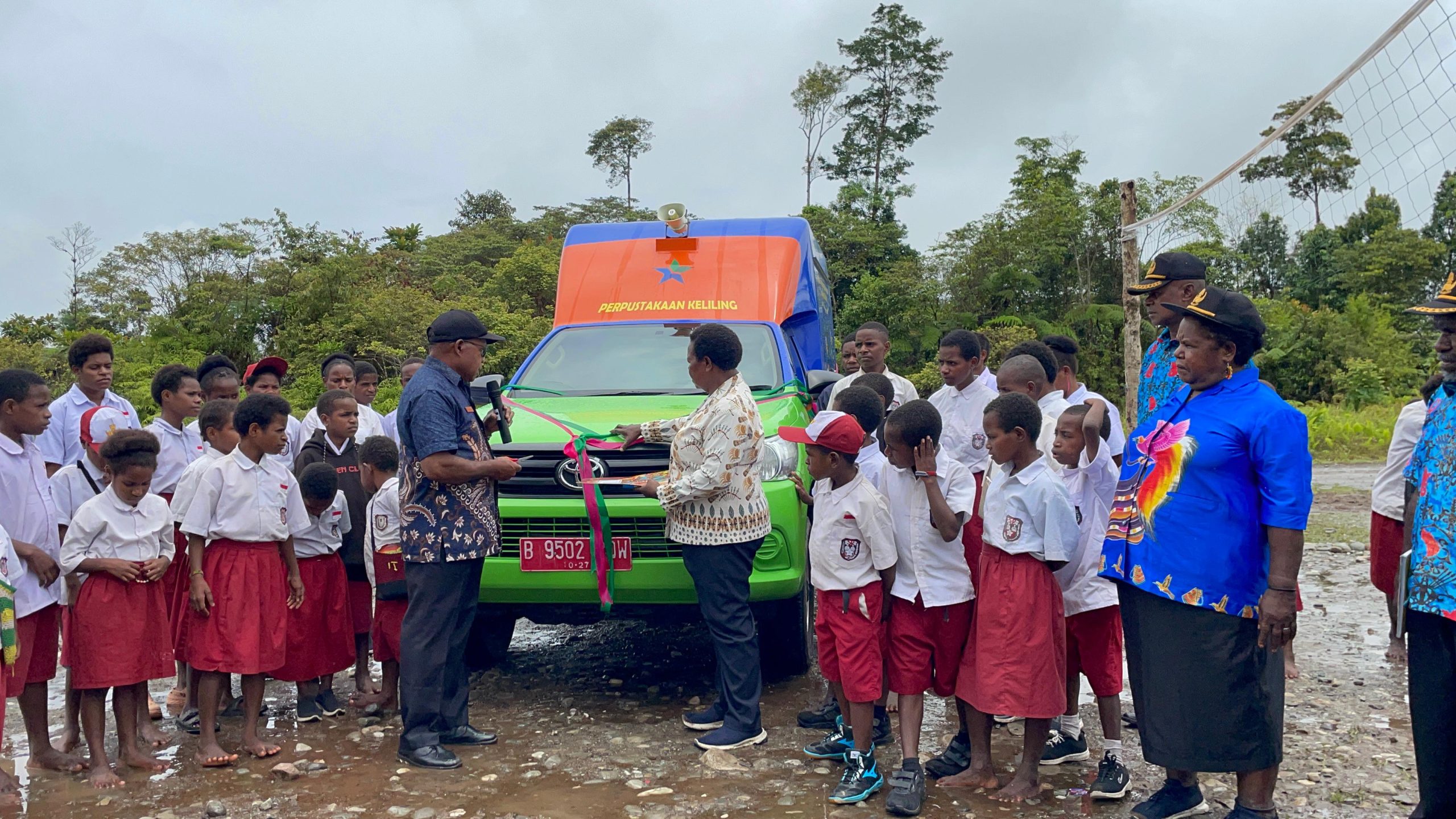 Dinas Perpusatakaan dan Kearsipan Nduga Menggelar Kegiatan Literasi dan Resmikan Mobil Perpustakaan Keliling 7 WhatsApp Image 2025 09 26 at 20.21.38 scaled