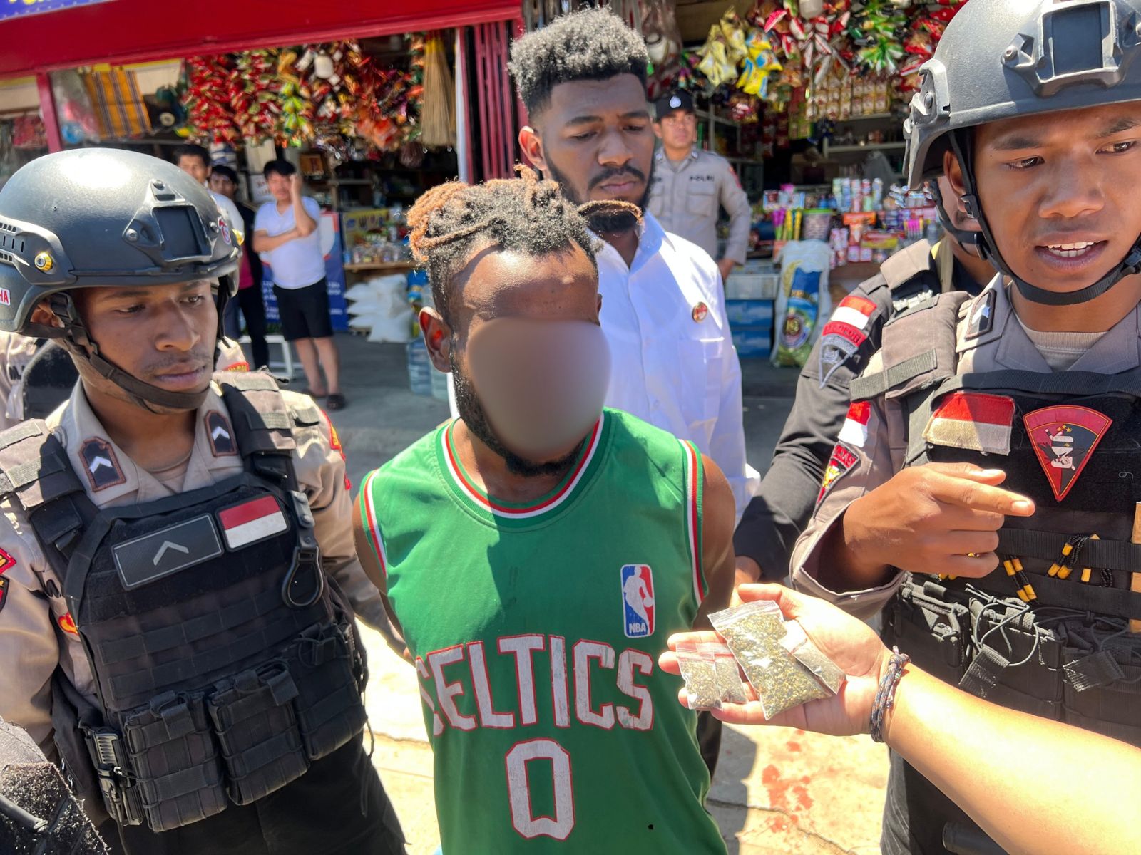 Operasi Bersih Narkoba: Polres Jayawijaya Ungkap Jaringan Ganja Lokal 7 WhatsApp Image 2025 09 29 at 20.19.38