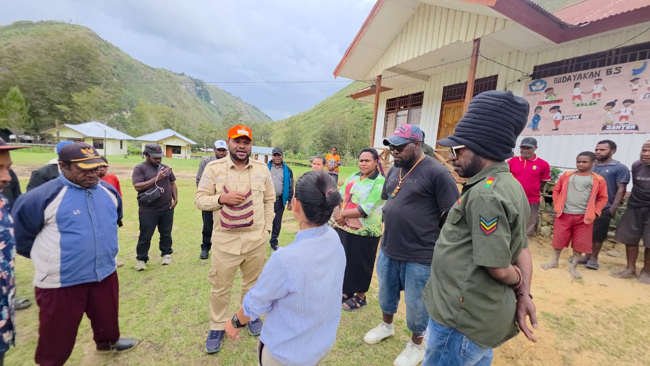 Wabup Fredi Tabuni Pimpin Monitoring Dana Kampung: Pemerintah Hadir di Tengah Masyarakat 7 WhatsApp Image 2025 11 06 at 19.23.26